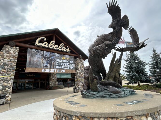 Cabela’s Celebrating 20 Years at The Highlands